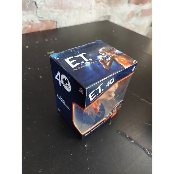 E.T. Extra Terrestrial Mini Bobblehead 40th Anniversary Red Hoodie 3.5 NEW 74 - Picture 2 of 3